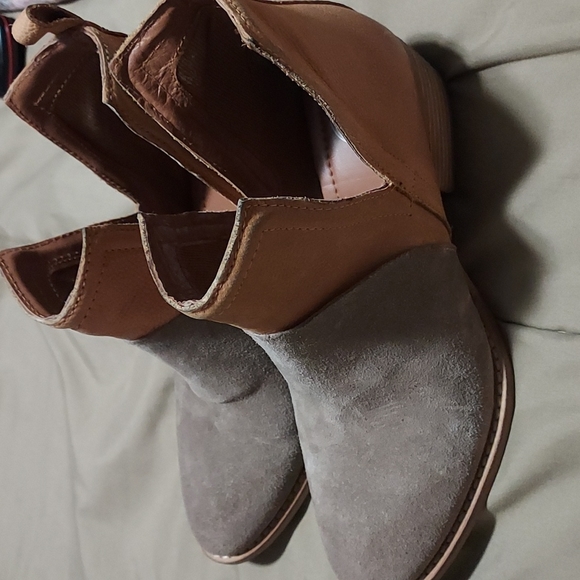 Womens boots - Picture 2 of 5